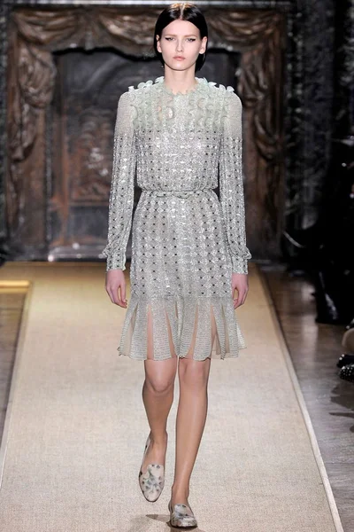 Look 32